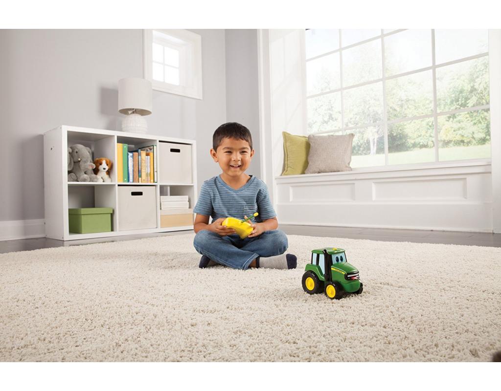 Tomy 42946 John Deere Remote Controlled Johnny Tractor